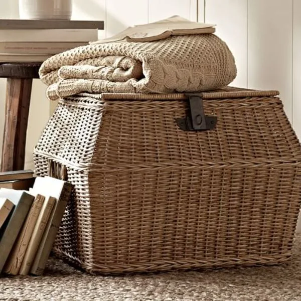 JACQUELYNE ANGLED LIDDED BASKET